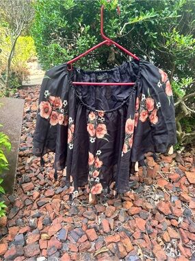 Floral Off-Shoulder Peasant Crop Top with Tassles- Black with Coral Floral, sz M